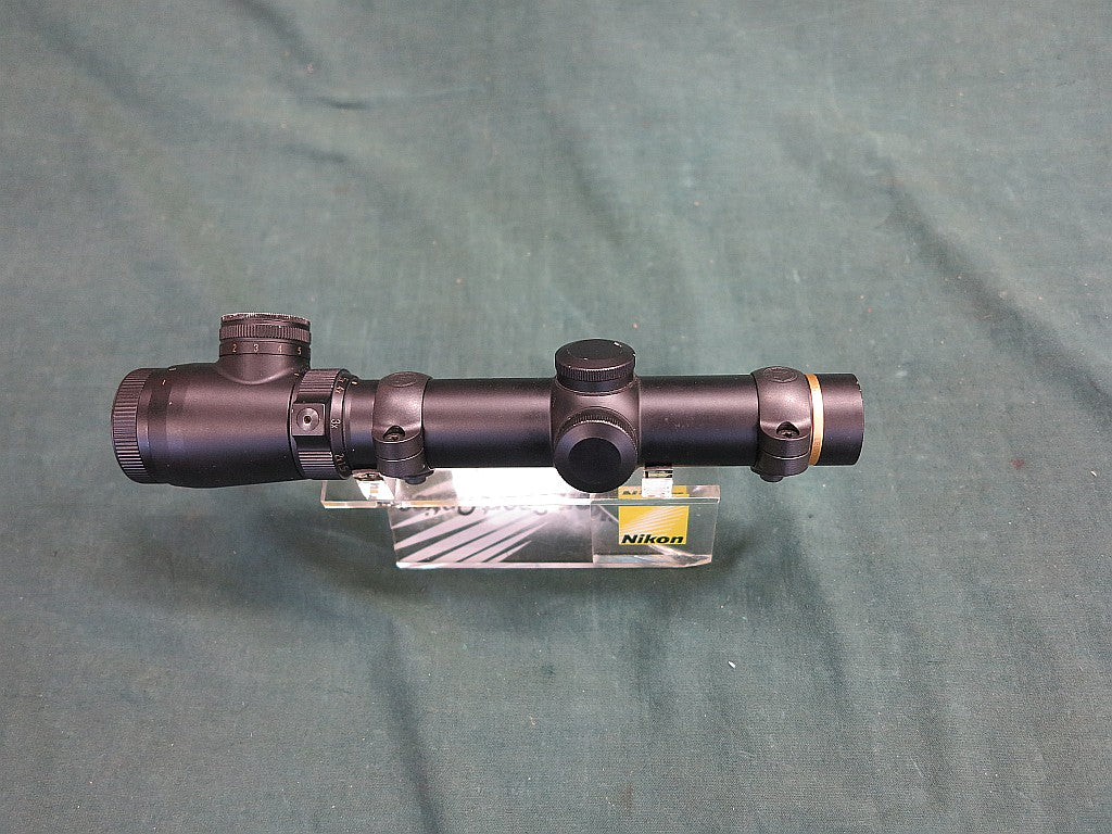 Leupold VX-III 1.5-5X20 valolla